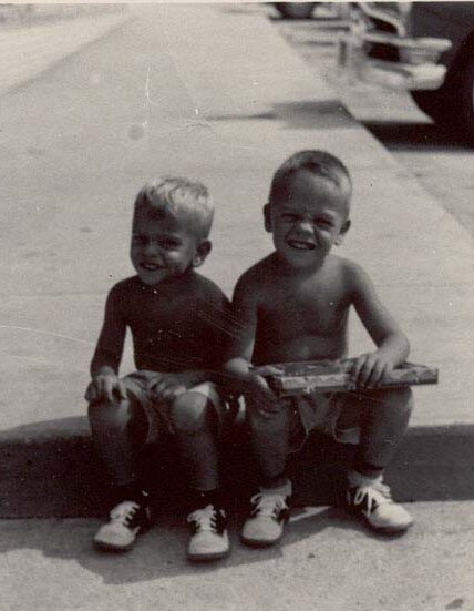Billy Windsor and Tony Windsor sitting on a curb in 1953.