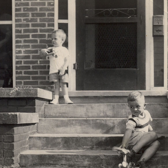 Billy Windsor on front steps with playmate in 1950